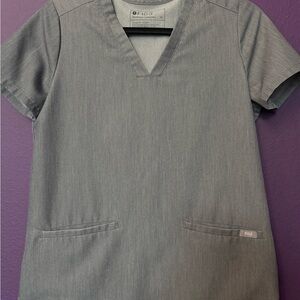FIGS Charcoal V-Neck Scrub Top and pants